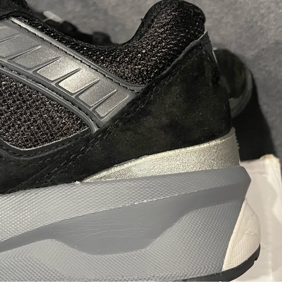 New Balance Women’s sneakers 990V Black Size 8.5 US - Picture 6 of 17